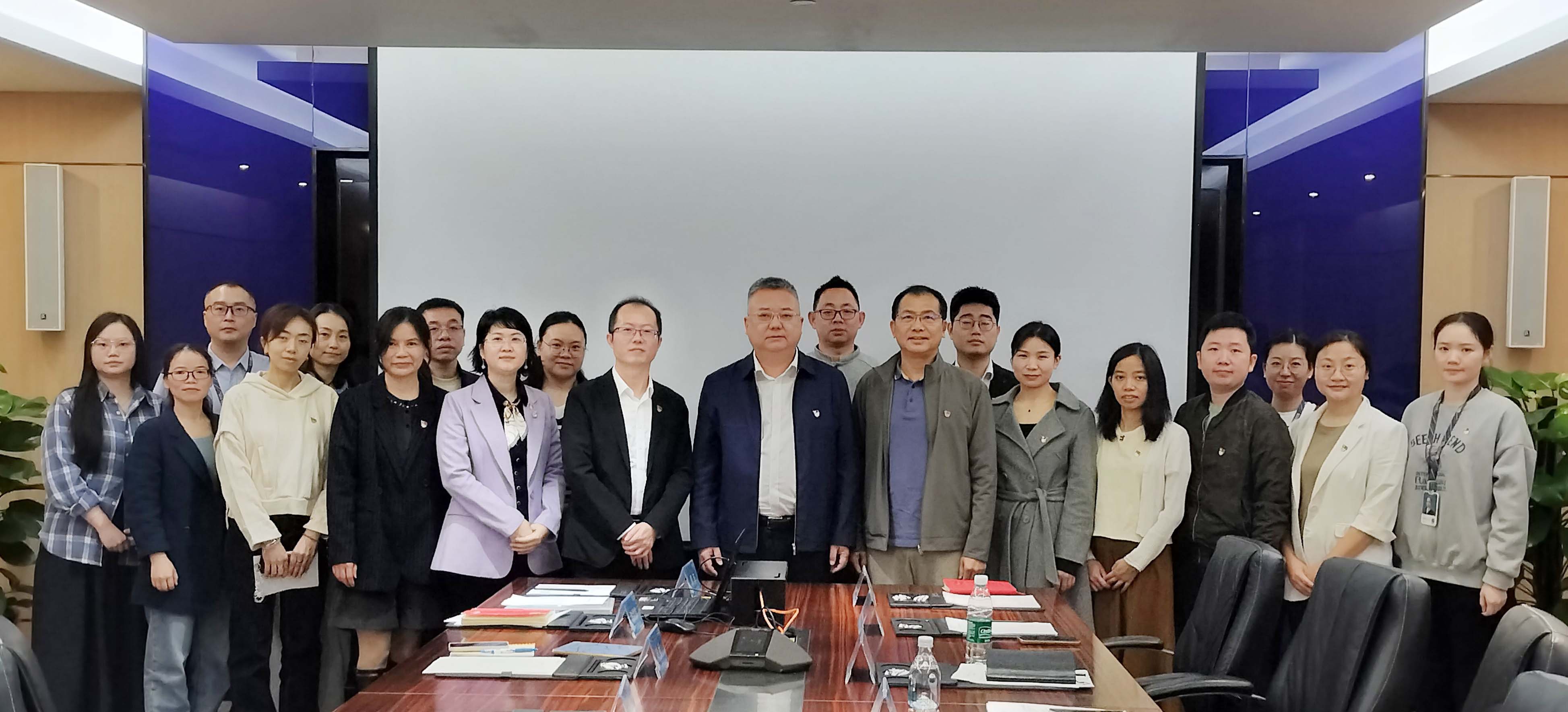 李程任深圳市jinnianhui今年会供应链股份有限公司党委书记，钟志华任党委副书记、纪委书记